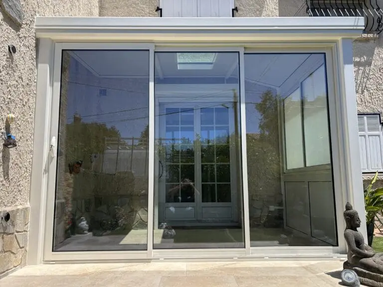 Véranda aluminium blanche RAL 9010 réalisée par ALLUR' Véranda à La Garde